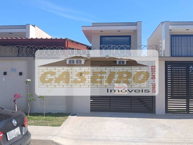 #7 - Casa para Venda em Rio das Ostras - RJ